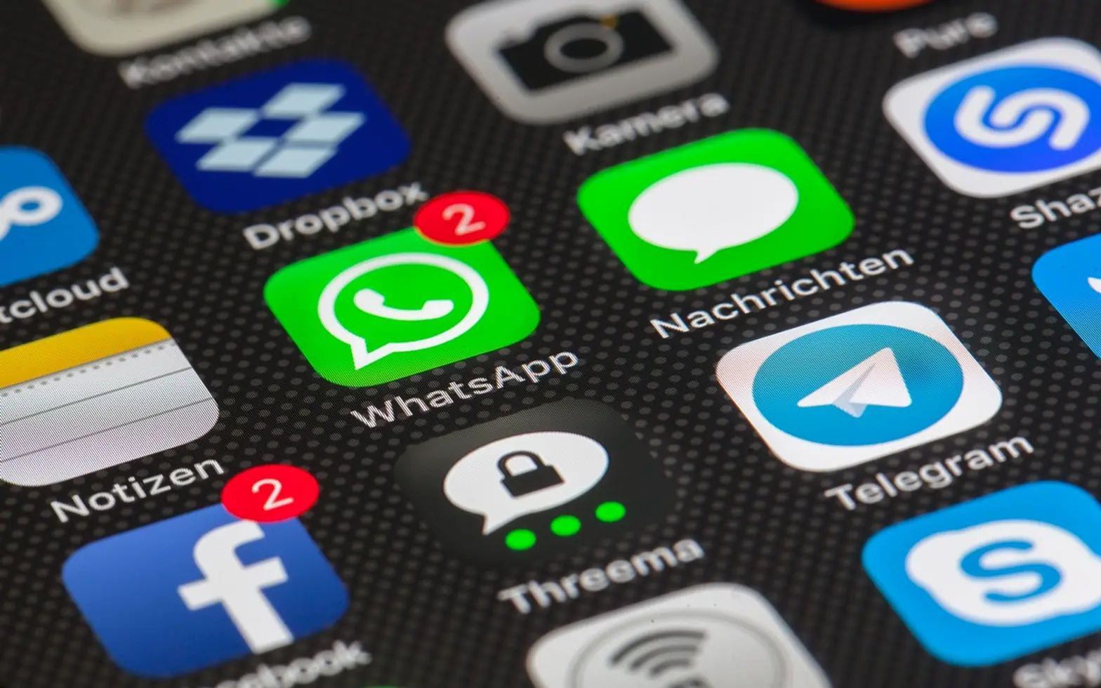 Internet, whatsapp and smartphone