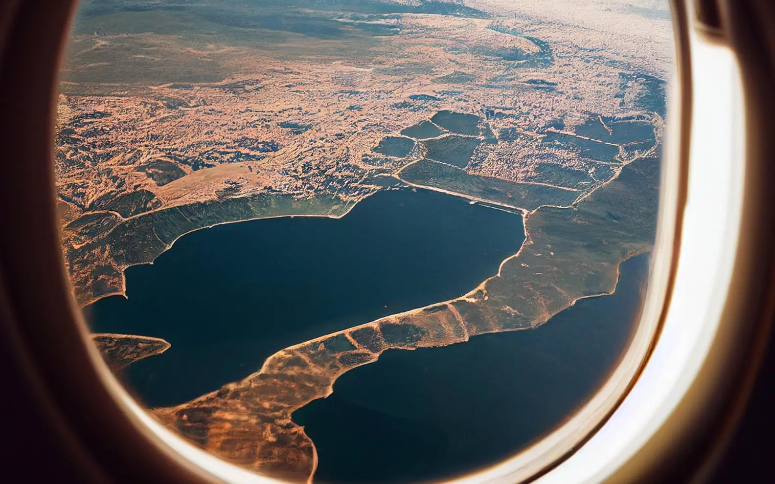 Airplane window, aircraft and airplane