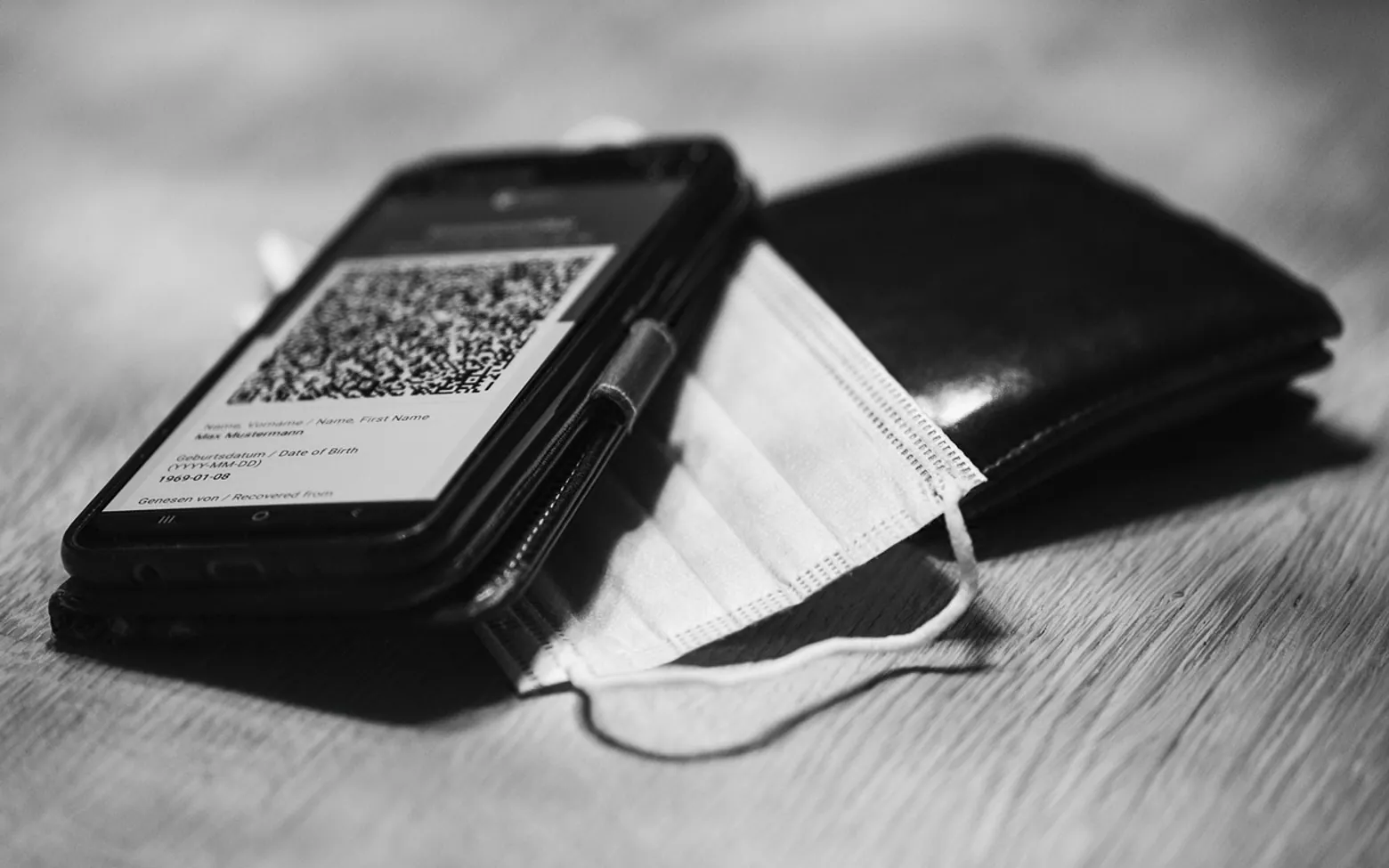 Wallet, pandemic and face mask